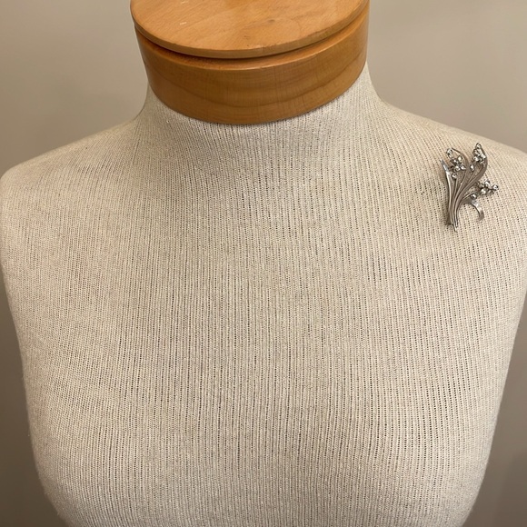 Antique Signed Krementz Silver-Tone Clear Rhinestone Floral Brooch Pin - Picture 9 of 16